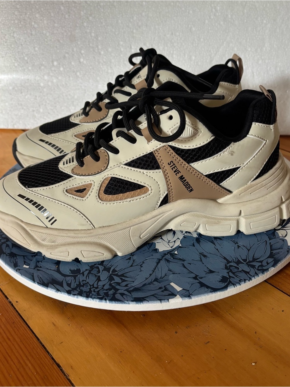 Steve Madden Clydie Chunky Possession Sneakers Size 9 - Picture 3 of 11